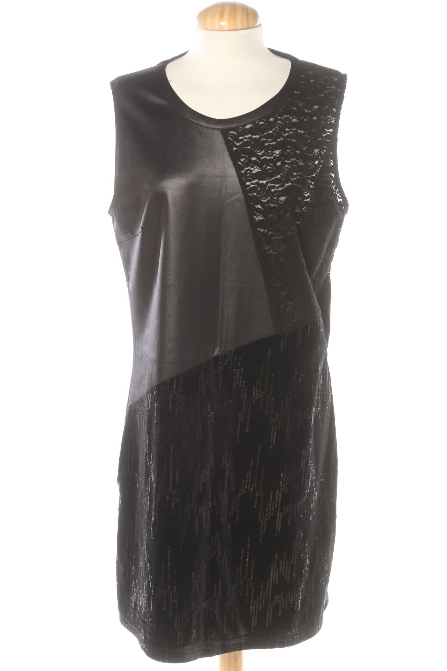 Robe casual Smash de la taille L, de couleur noir