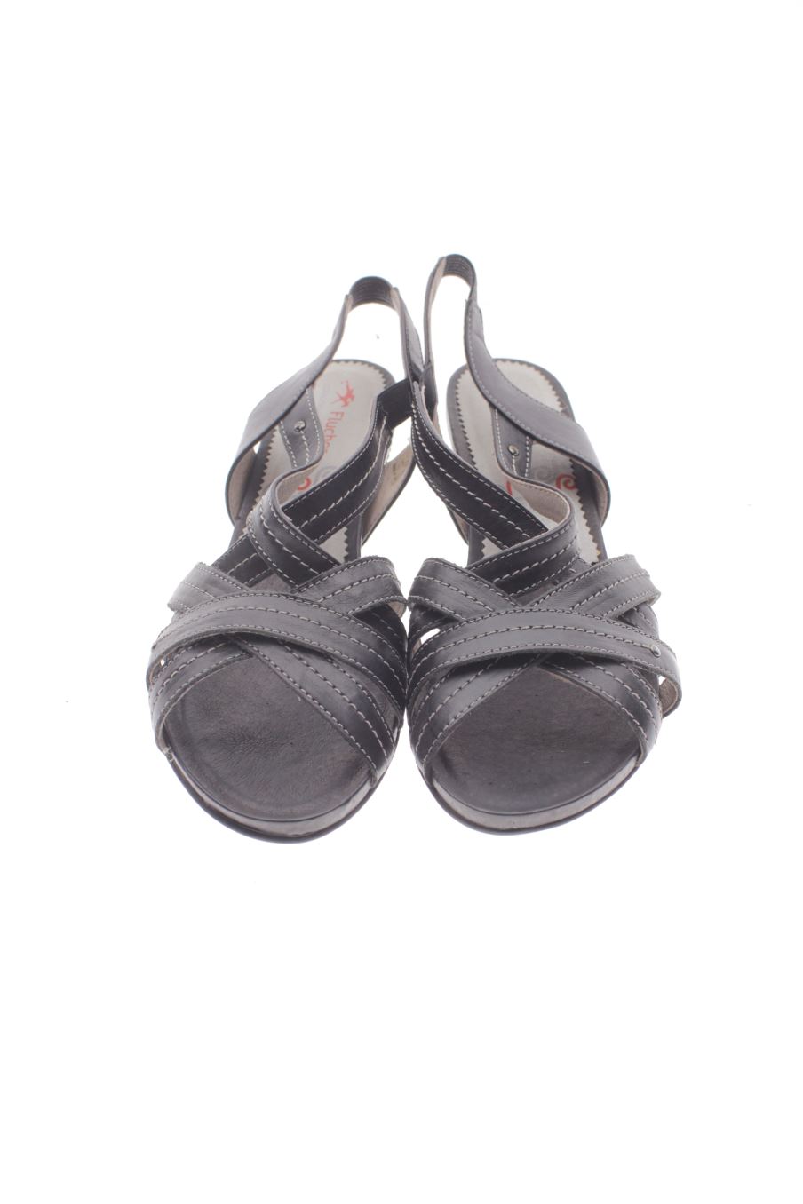 Sandalias tacon de Fluchos de la talla 41, de color negro de