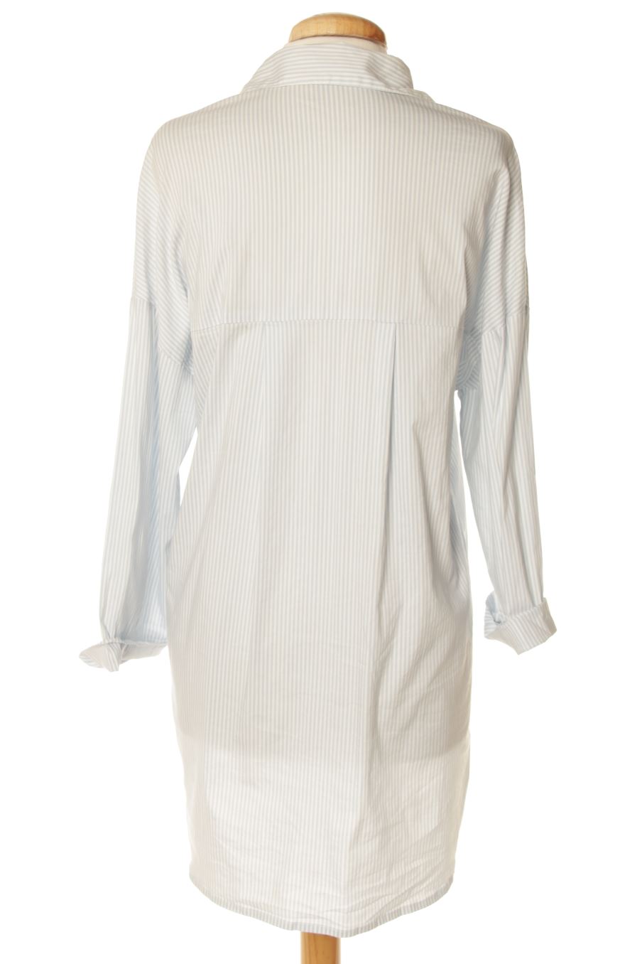 Chemise Hakei de la taille M, de couleur rayures