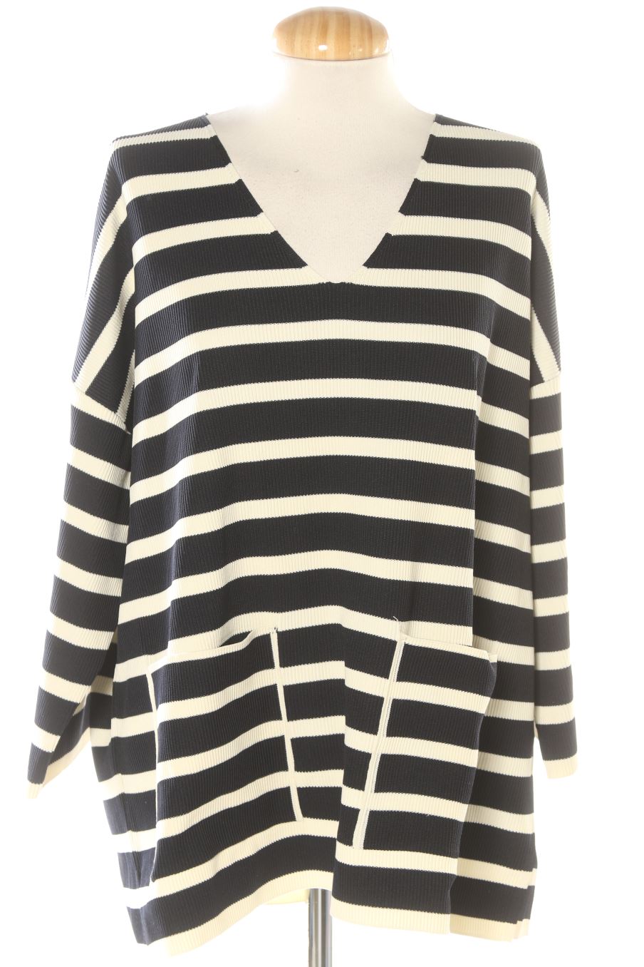 Pull Zara de la taille XL, de couleur rayures