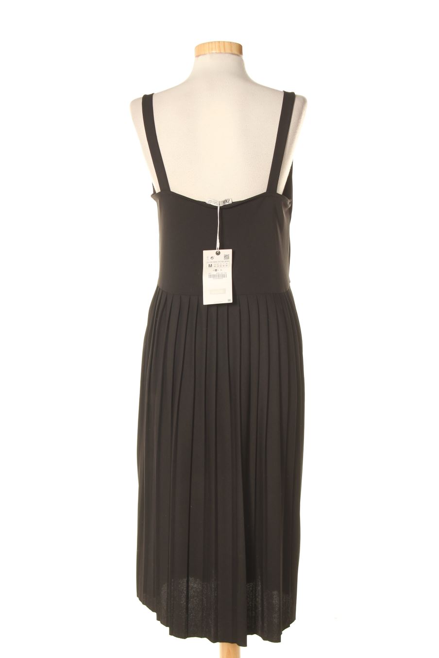 Robe casual Zara de la taille M, de couleur noir