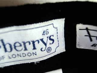 Jupe Burberry de la taille 46, de couleur noir