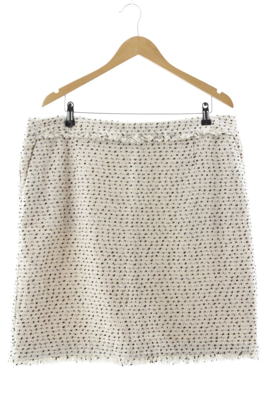Falda de Yessica C A de la talla 48 de color beige