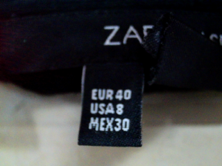 Jupe Zara de la taille 40, de couleur noir