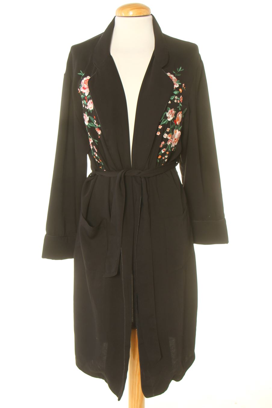Kimono de Bershka de la talla M, de color negro