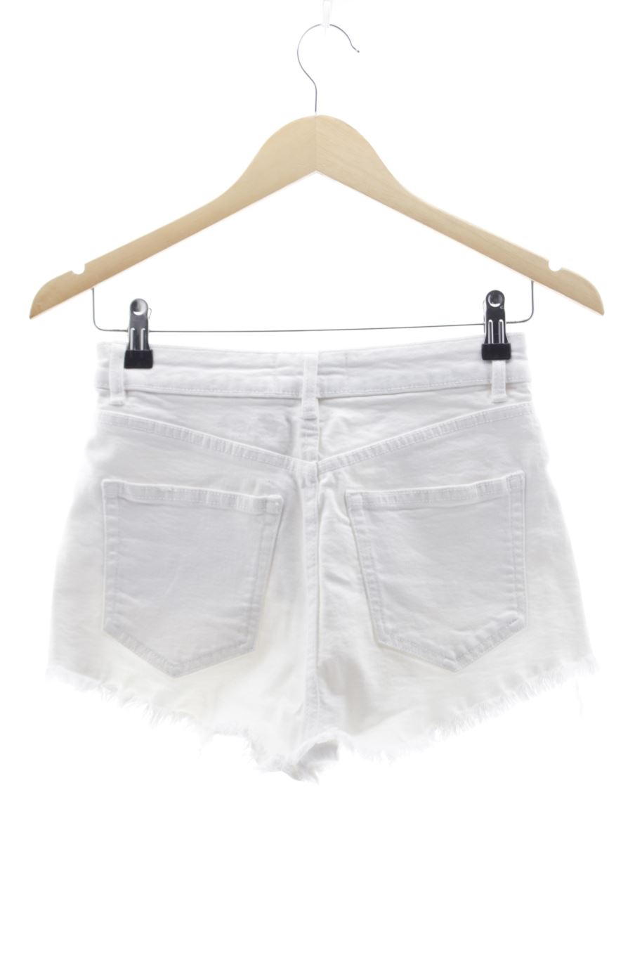 Shorts Zara de la taille 34, de couleur blanc de denim