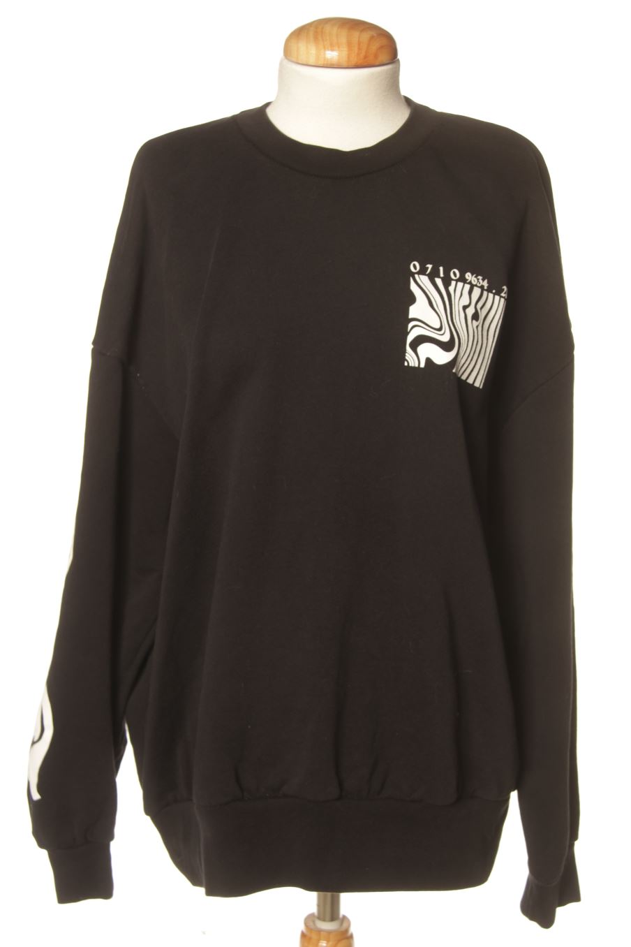 Sudadera de Zara de la talla L, de color negro