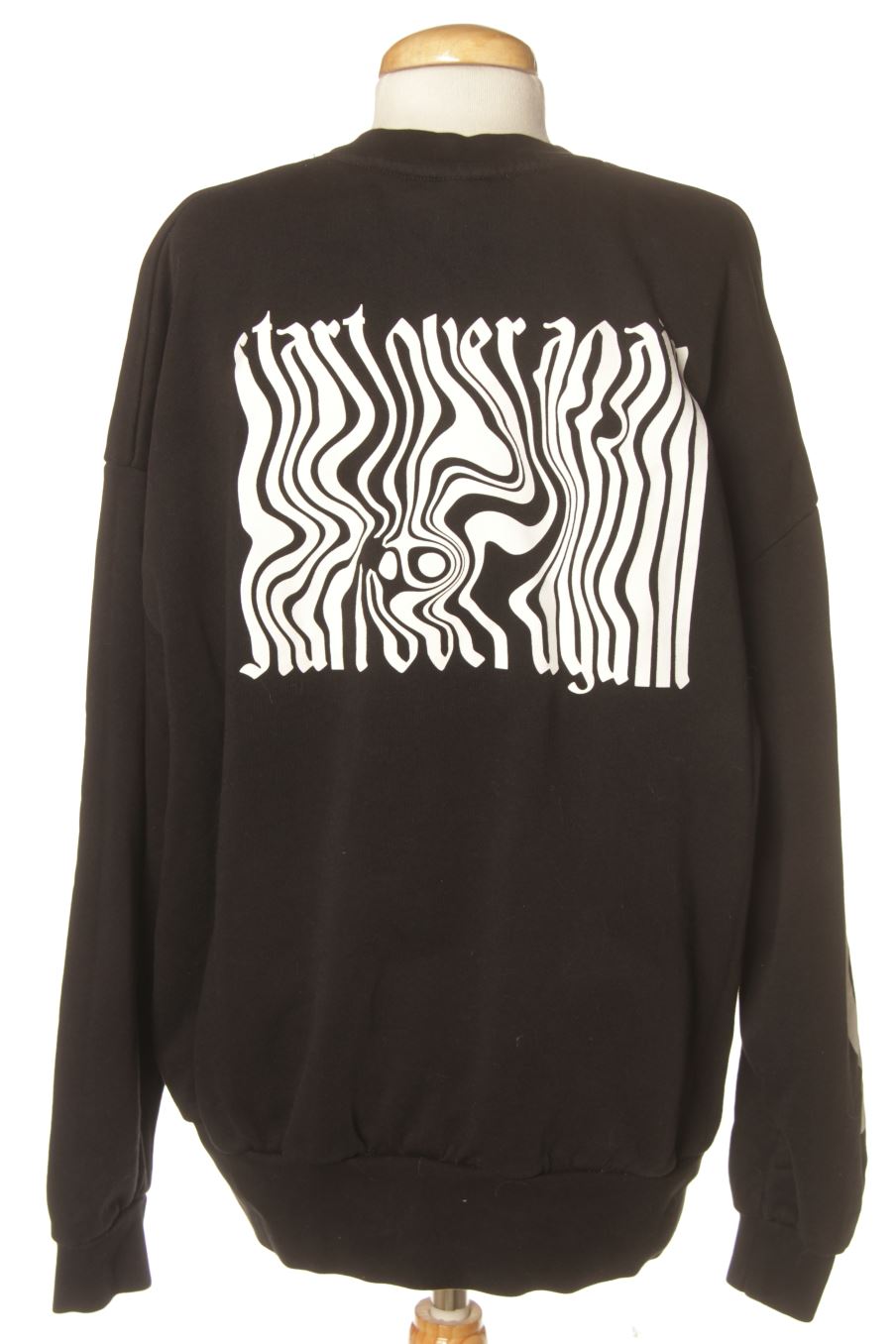 Sudadera de Zara de la talla L, de color negro