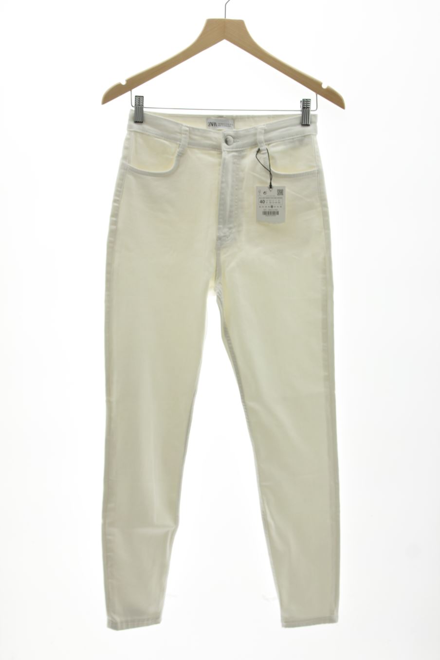 Jeans Zara de la taille 40, de couleur blanc de denim