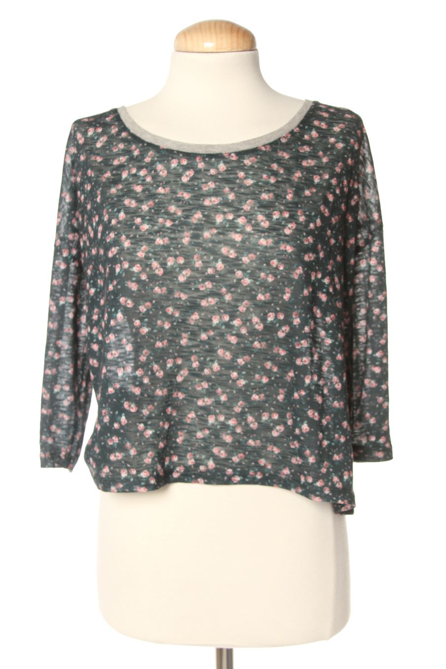 T-shirt à manches longues Stradivarius de la taille M, de couleur fleurs