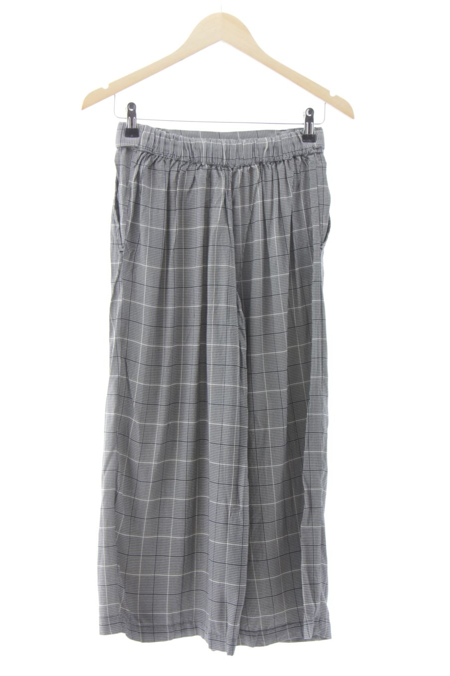 Pantalón de Pull & Bear de la talla M, de color cuadros