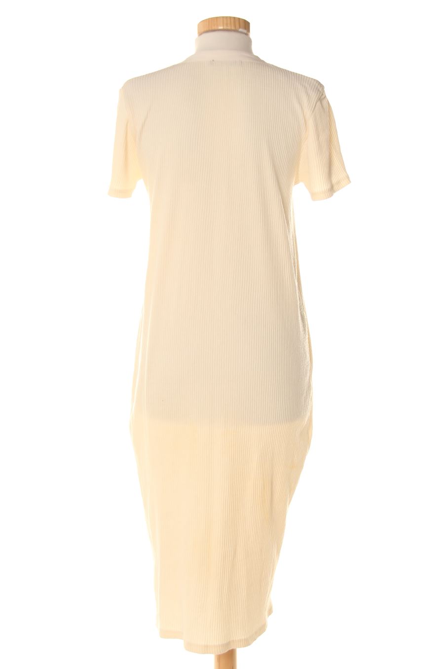 Vestido casual de Zara de la talla M, de color beige