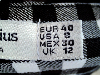 Pantalon Stradivarius de la taille 40, de couleur carreaux