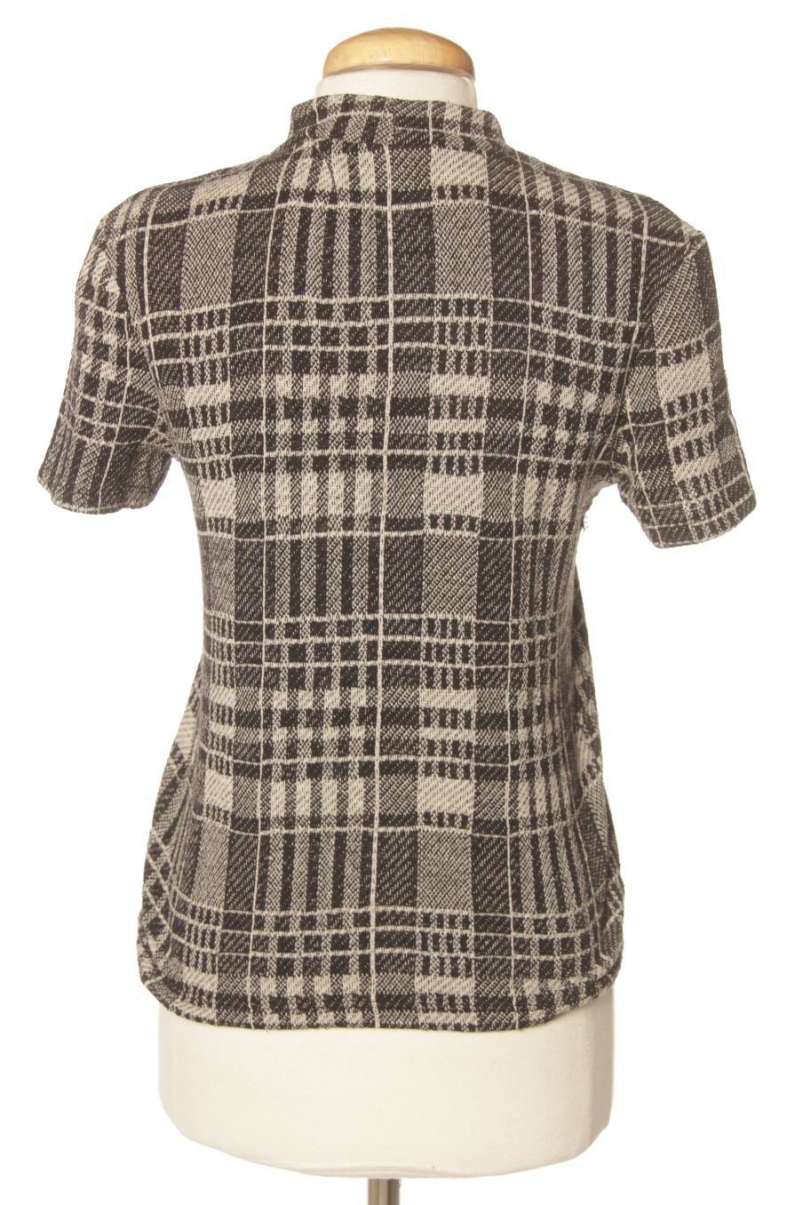 Pull Trafaluc de la taille S, de couleur carreaux