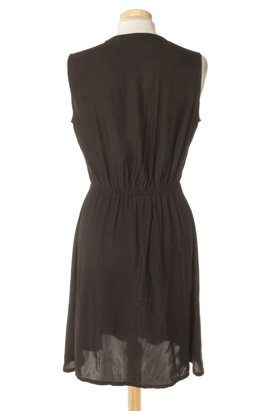 Vestido casual de H&M de la talla 38, de color negro