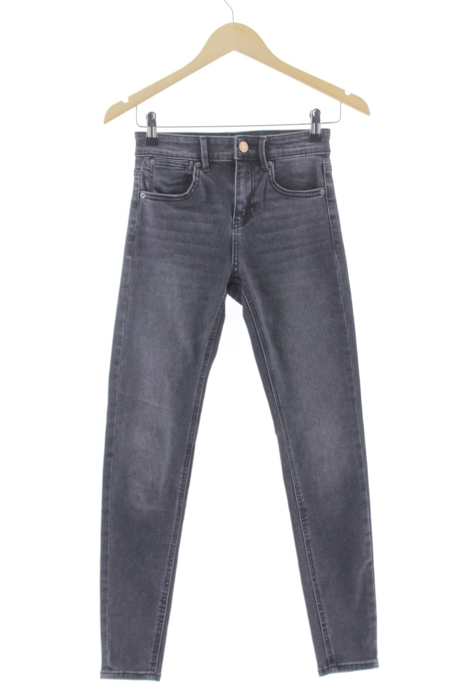 Jeans Stradivarius de la taille 34, de couleur noir de denim