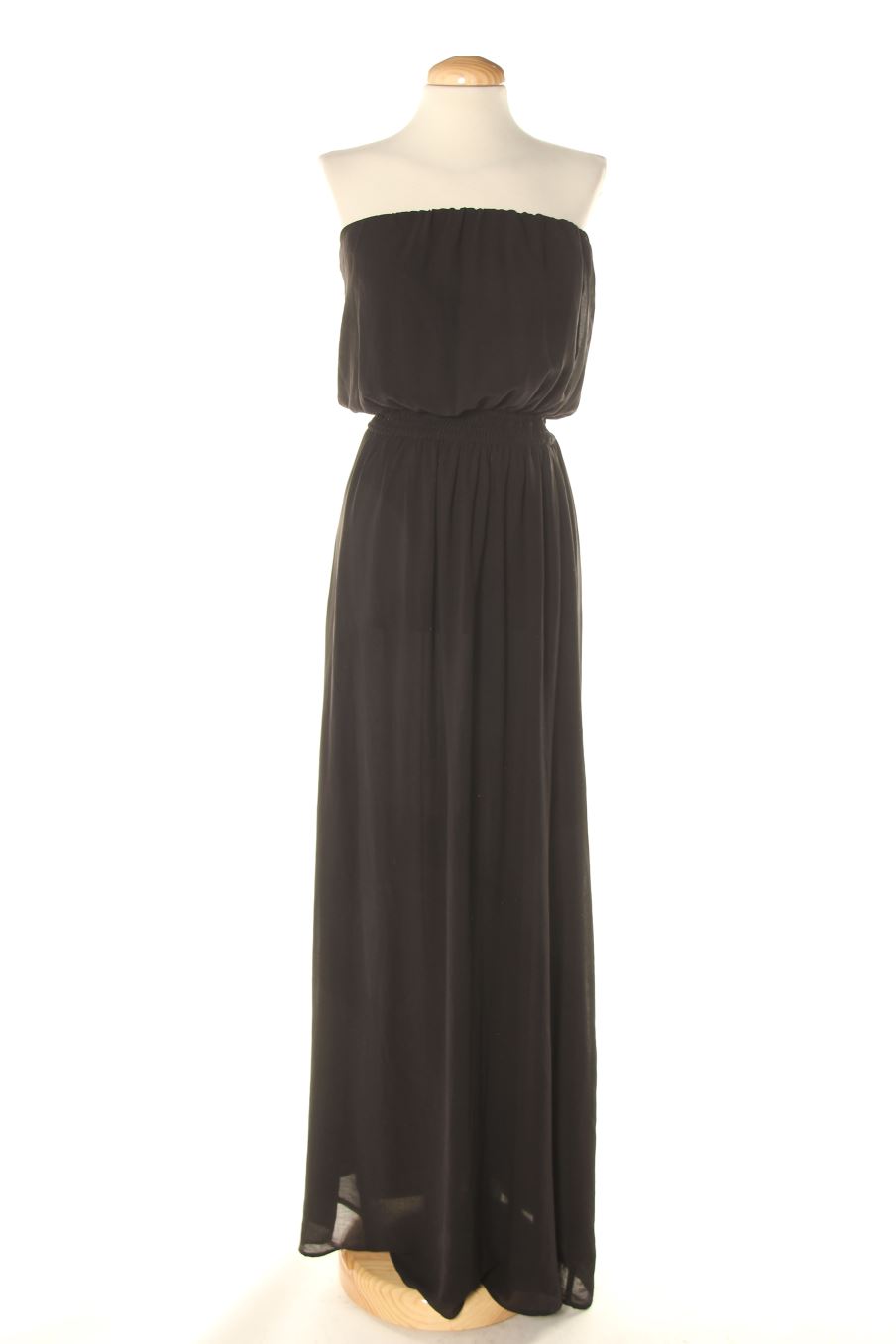Robe Bershka de la taille M, de couleur noir