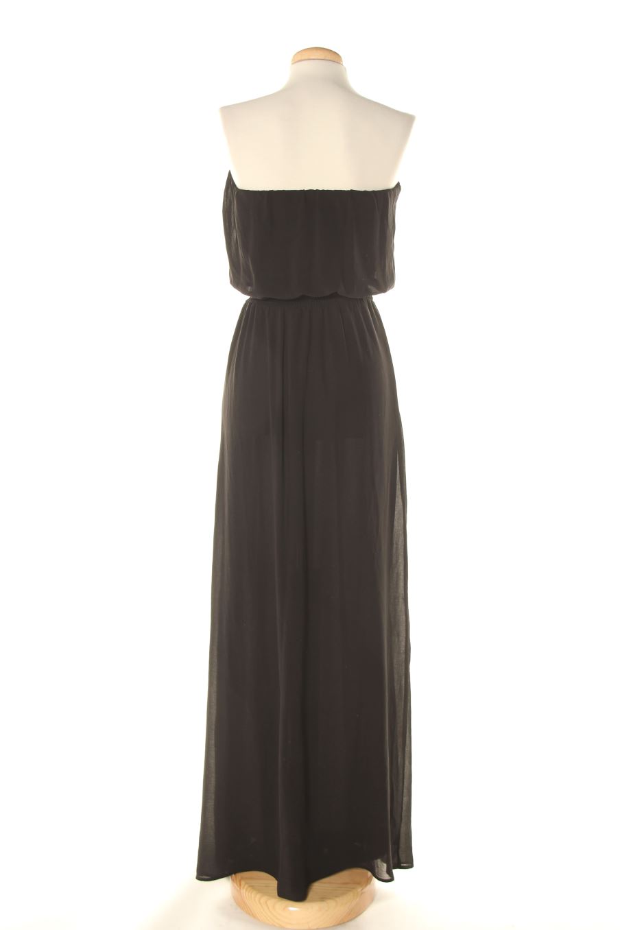 Robe Bershka de la taille M, de couleur noir