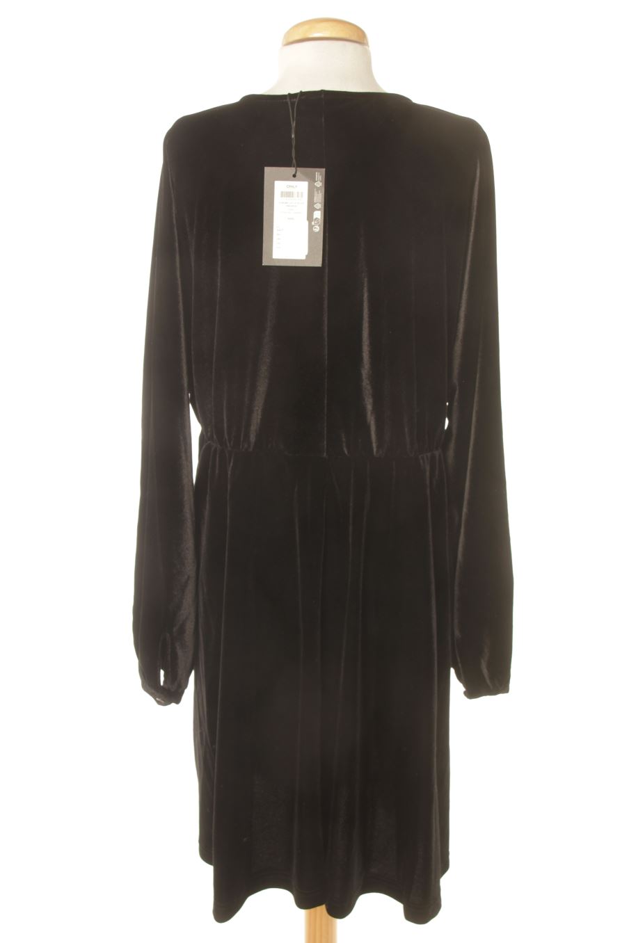 Robe casual Only de la taille SUPER XXL, de couleur noir de velours