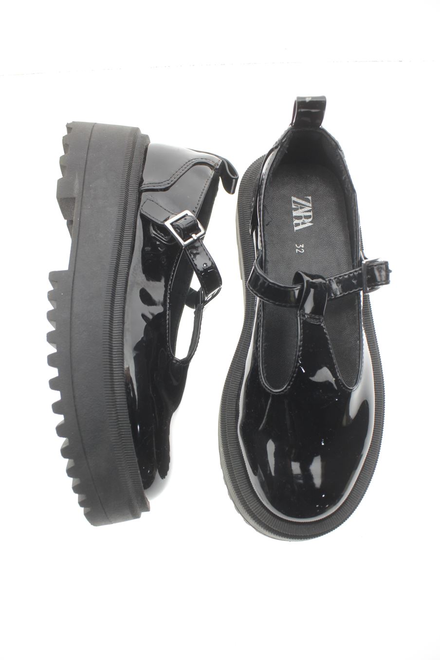 Zapatos de Zara de la talla 32 de segunda mano