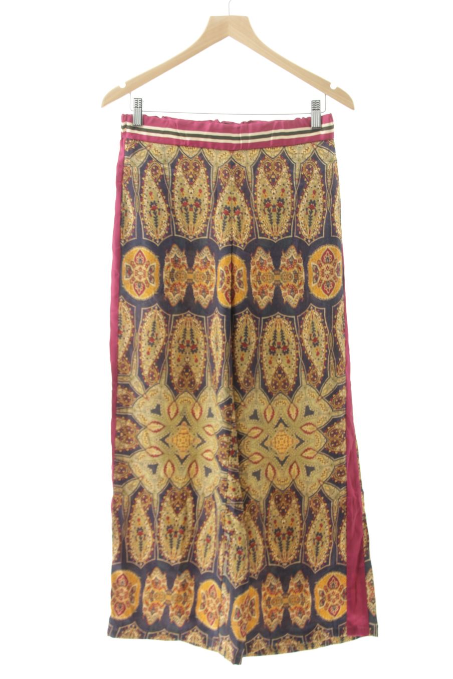 Pantalon Zara de la taille M, de couleur imprimés