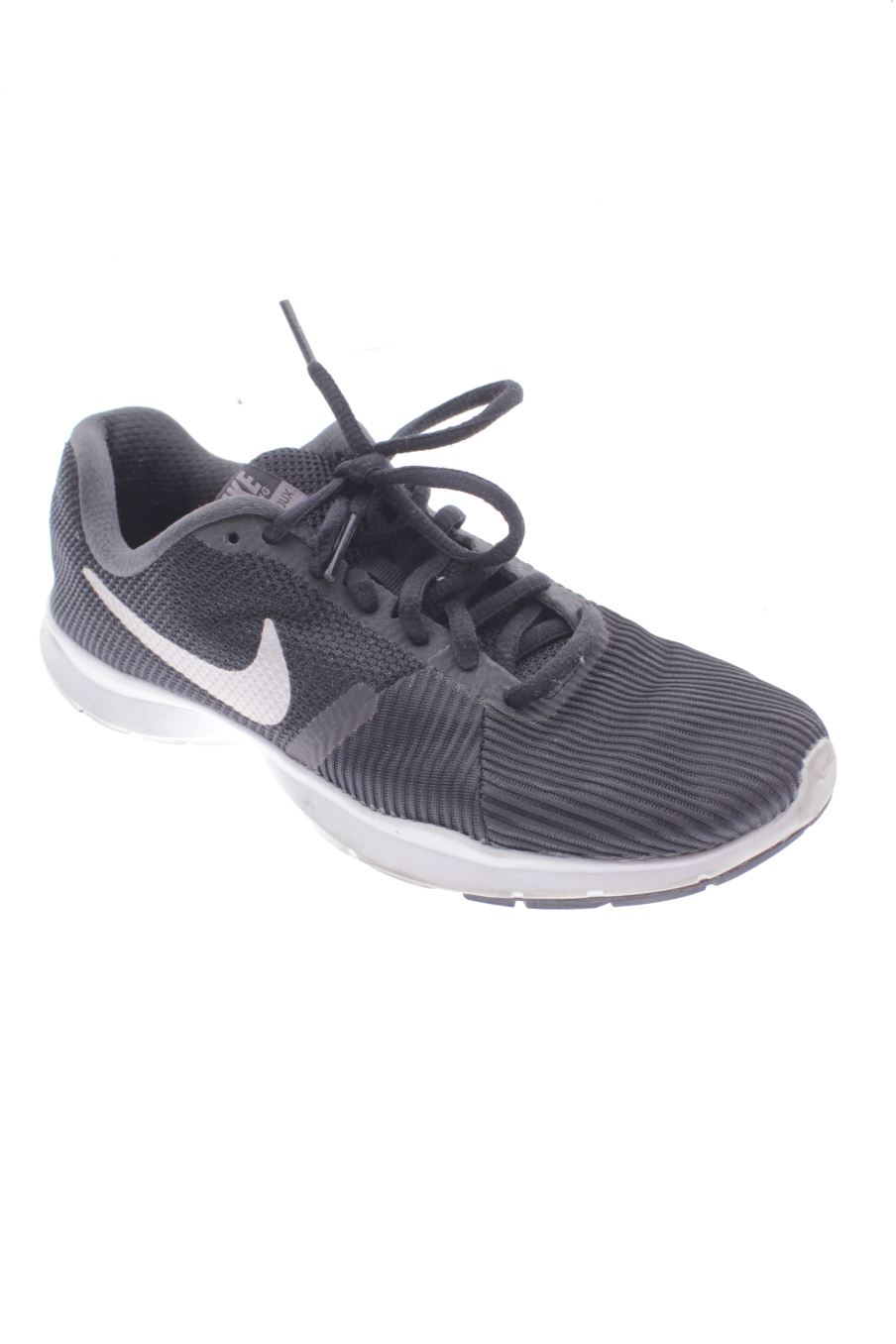 Deportivos de Nike de la talla 37, de color negro de