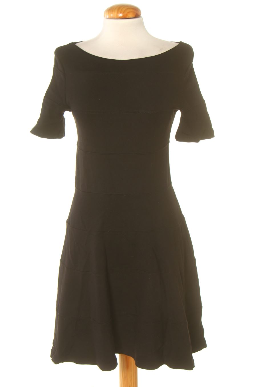 Robe casual Zara de la taille M, de couleur noir