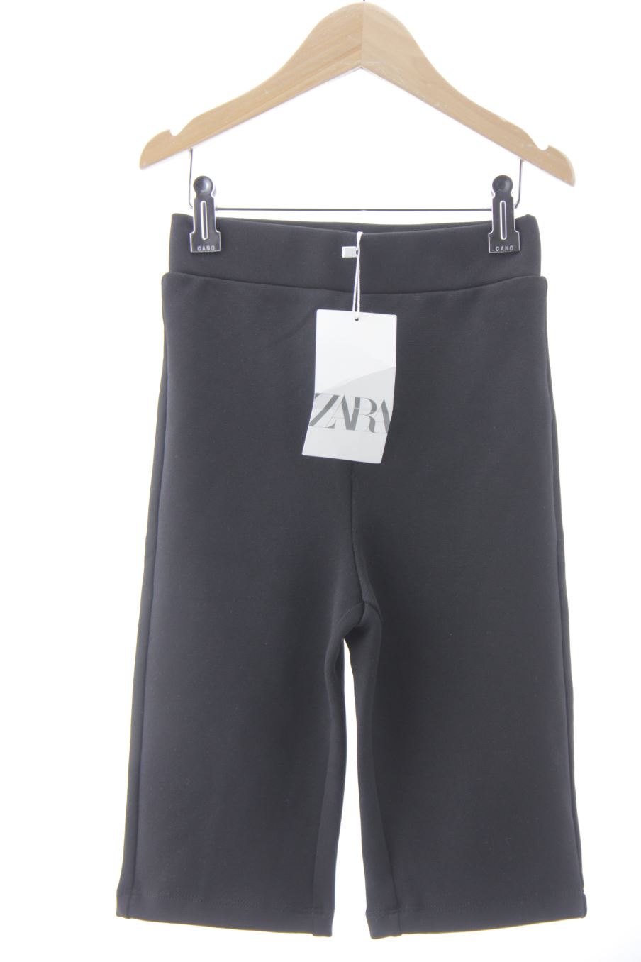 Pantalon corto de deporte de Zara de la talla XS, de color negro