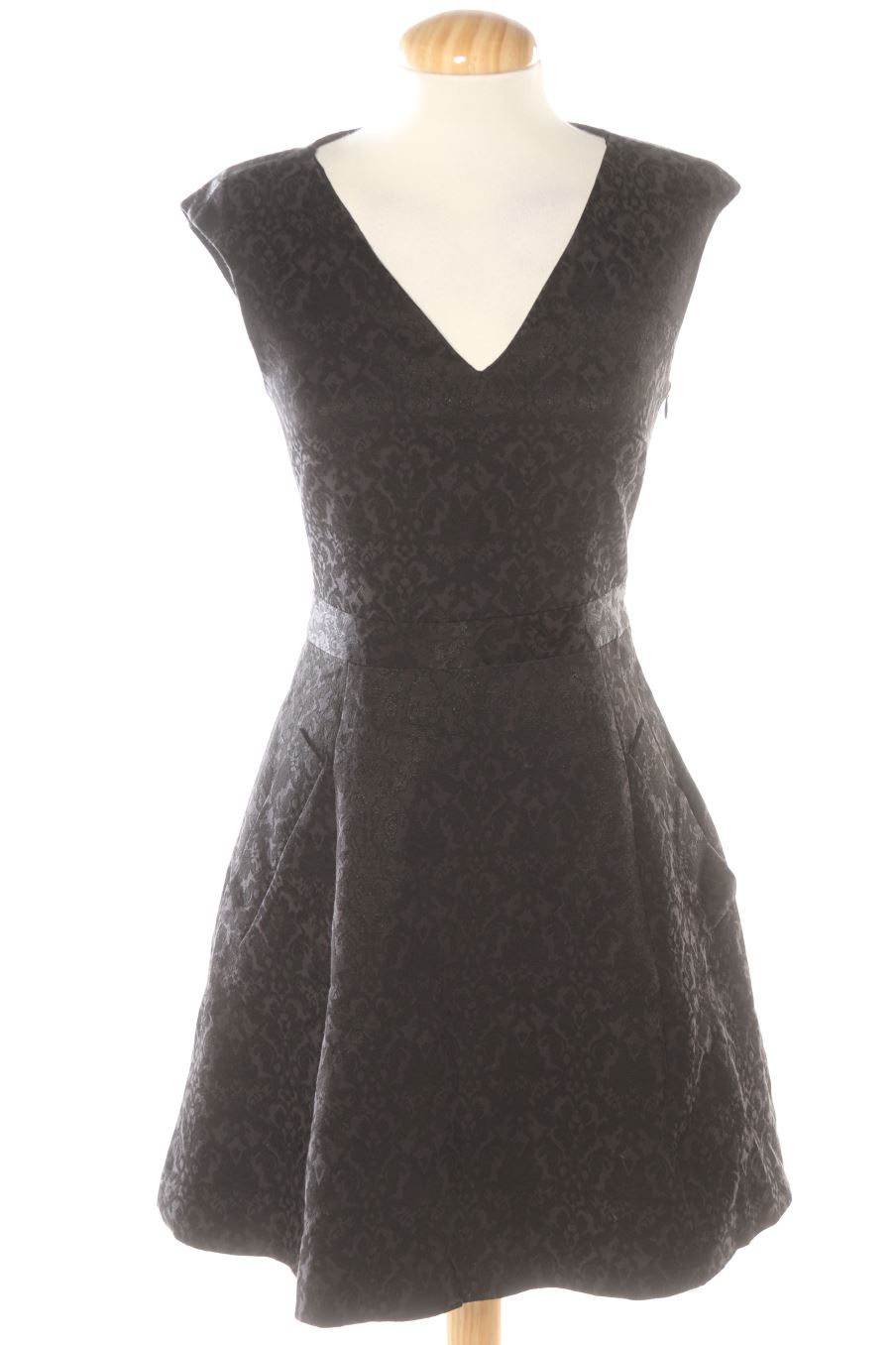 Robe casual Zara de la taille XS, de couleur noir