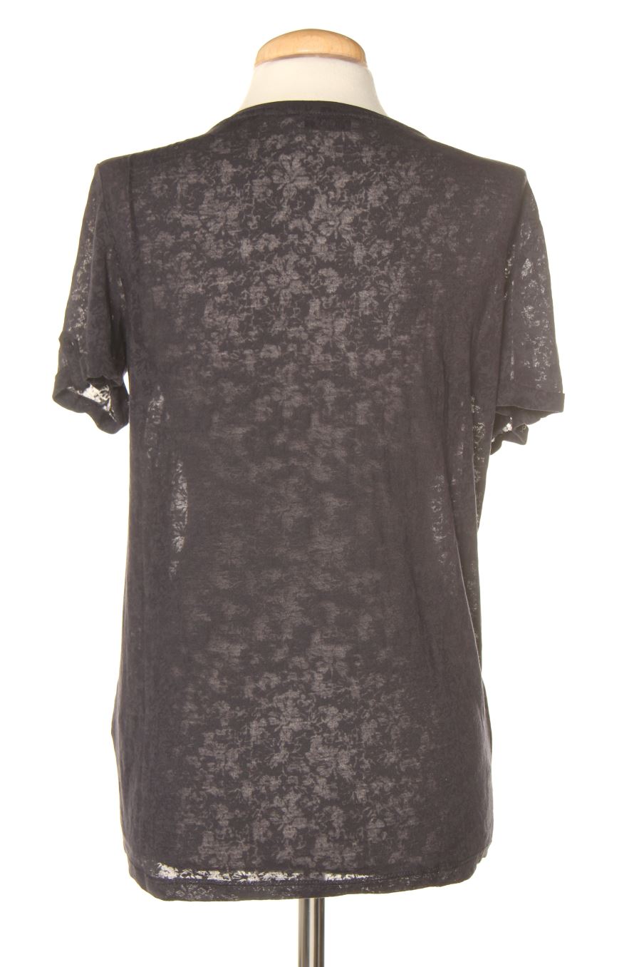 T-shirt C&A de la taille M, de couleur fleurs