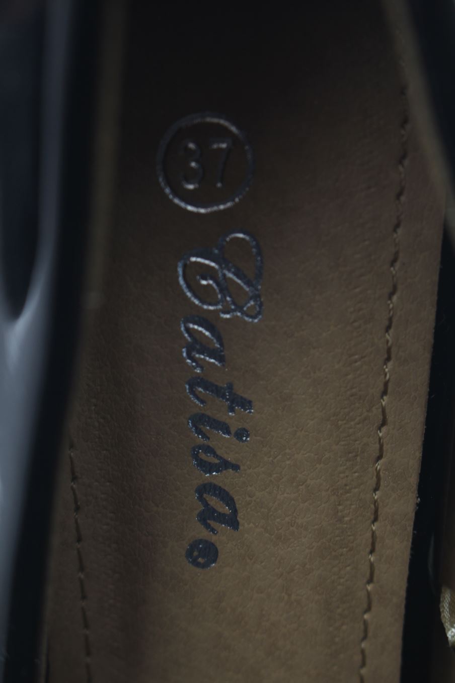 Zapatos de tacon de Catisa de la talla 36, de color negro de