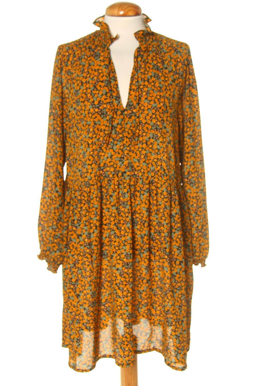 Robe casual MONKI de la taille M, de couleur fleurs