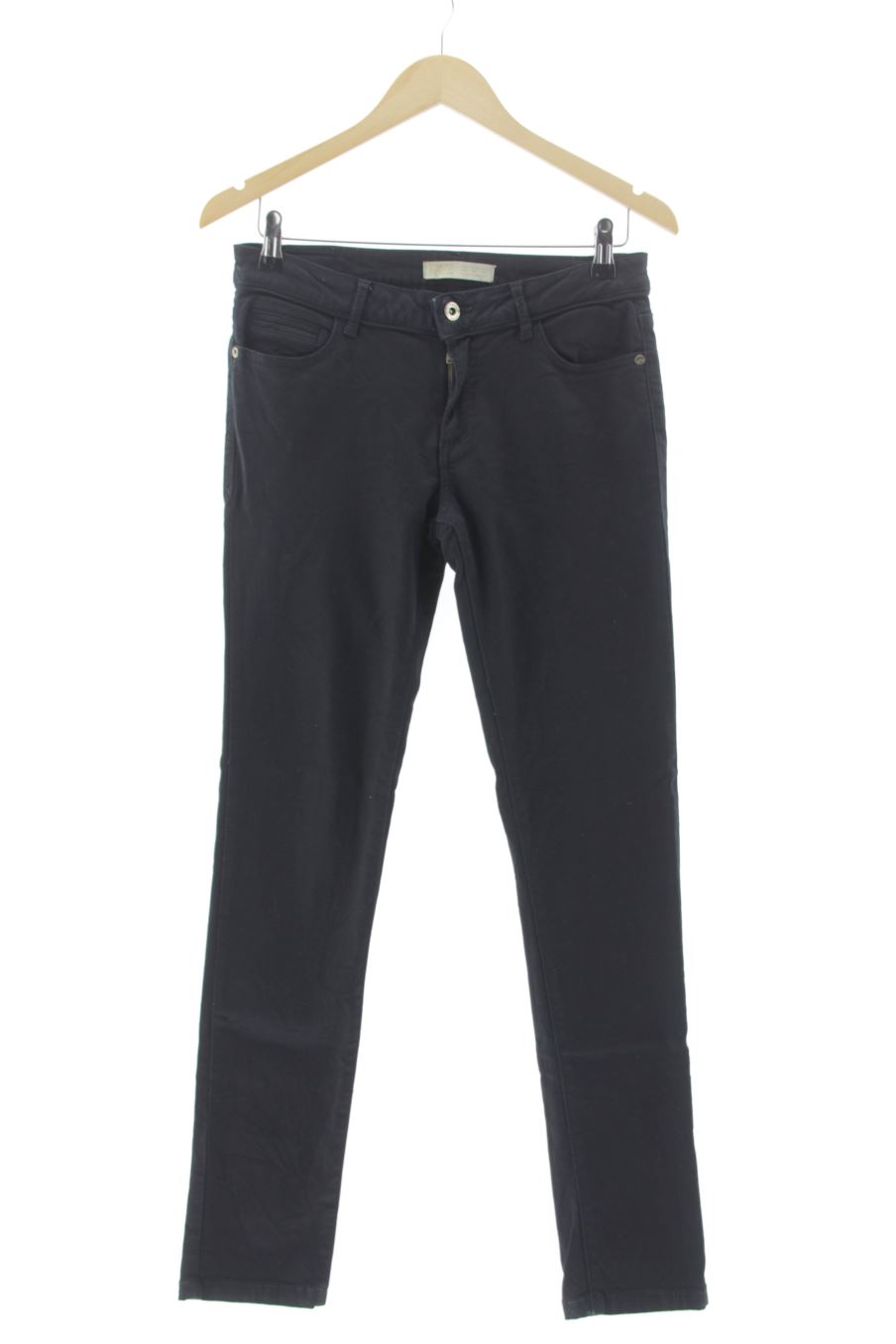 Vaquero de Zara de la talla 36, de color negro de ropa vaquera