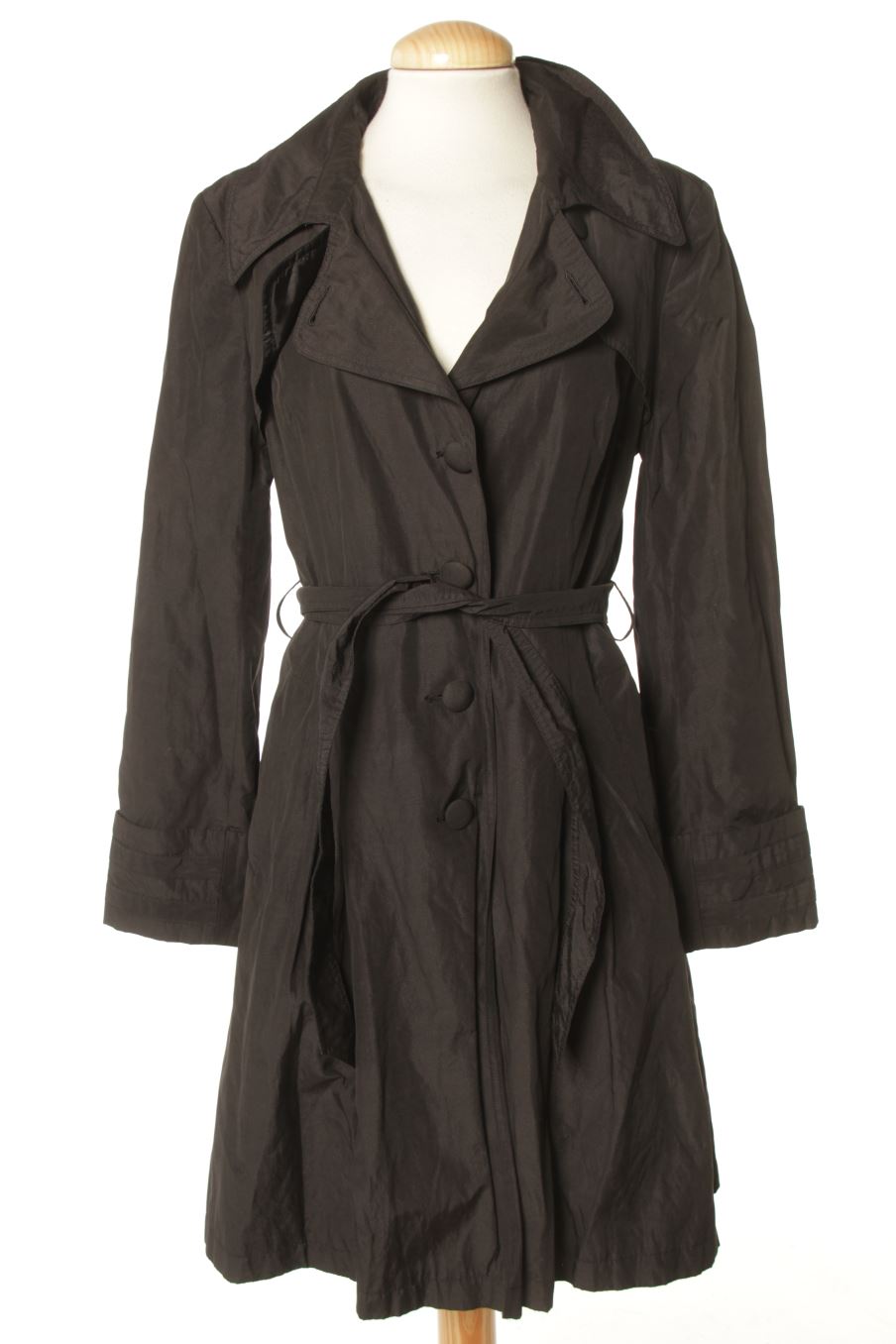 Gabardina de Jasper conran de la talla 40, de color negro