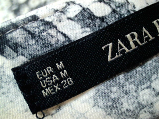 Pantalon Zara de la taille M, de couleur animal print
