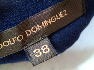 Pantalón de Adolfo Dominguez de la talla 38, de color azul marino