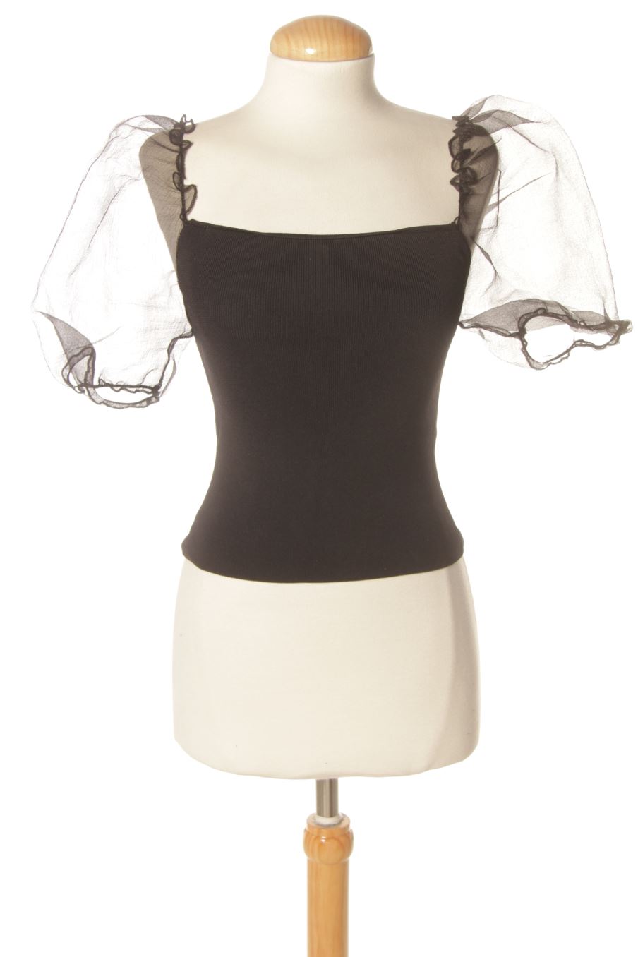 Pull Zara de la taille XS, de couleur noir