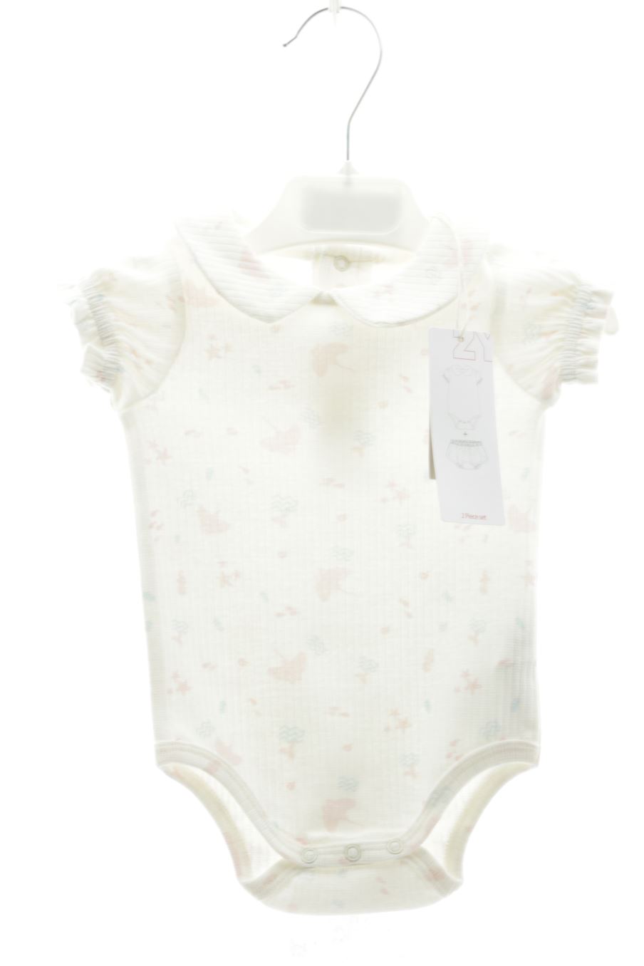 Ensemble ZY Baby de la taille 1 mois avec une étiquette