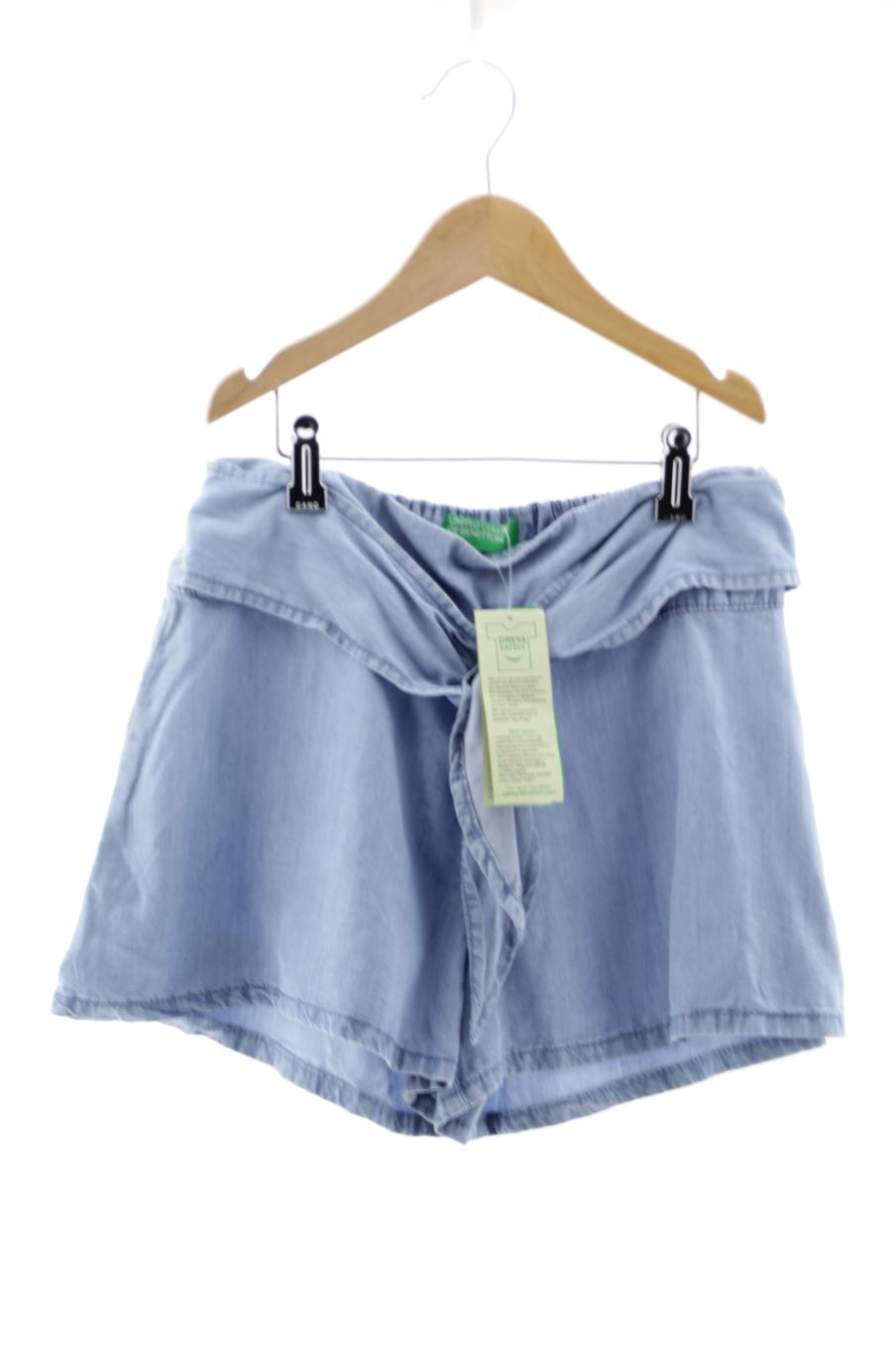 Pantalon corto de Benetton de la talla 8 años con etiqueta