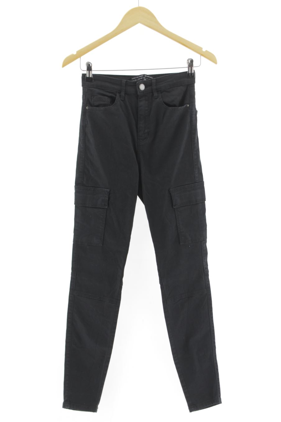 Vaquero de Stradivarius de la talla 34, de color negro de ropa vaquera