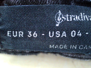 Jeans Stradivarius de la taille 36, de couleur noir de denim