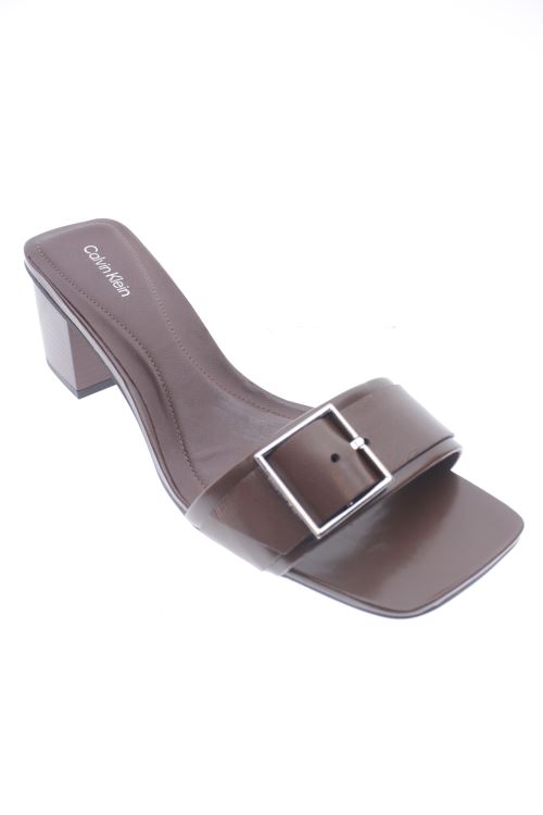 Sandalen mit Absatz