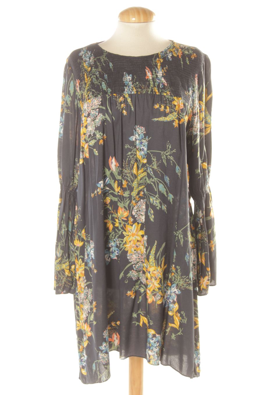 Robe casual Zara de la taille L, de couleur fleurs