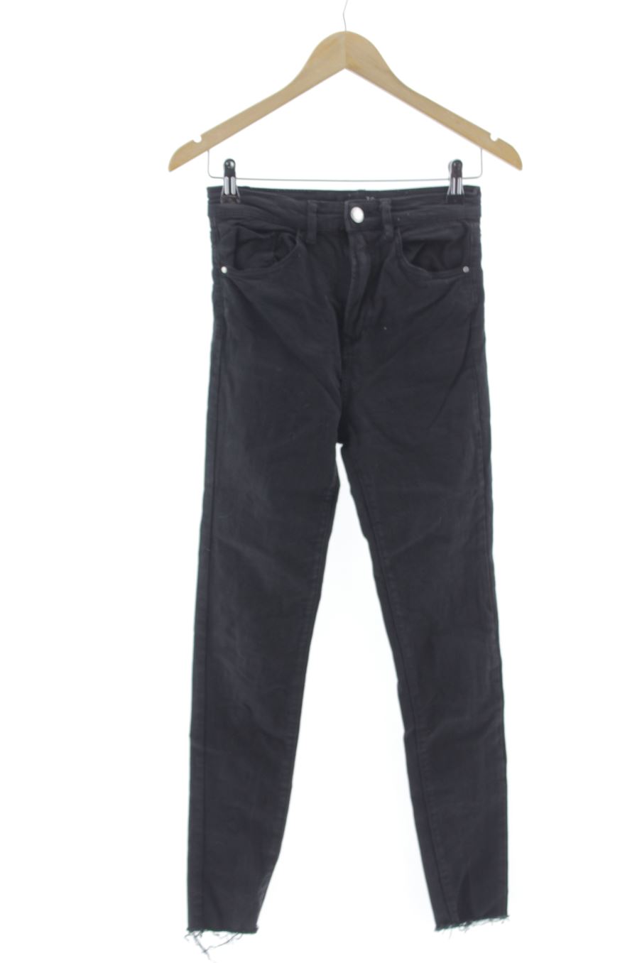 Vaquero de Stradivarius de la talla 36, de color negro de ropa vaquera