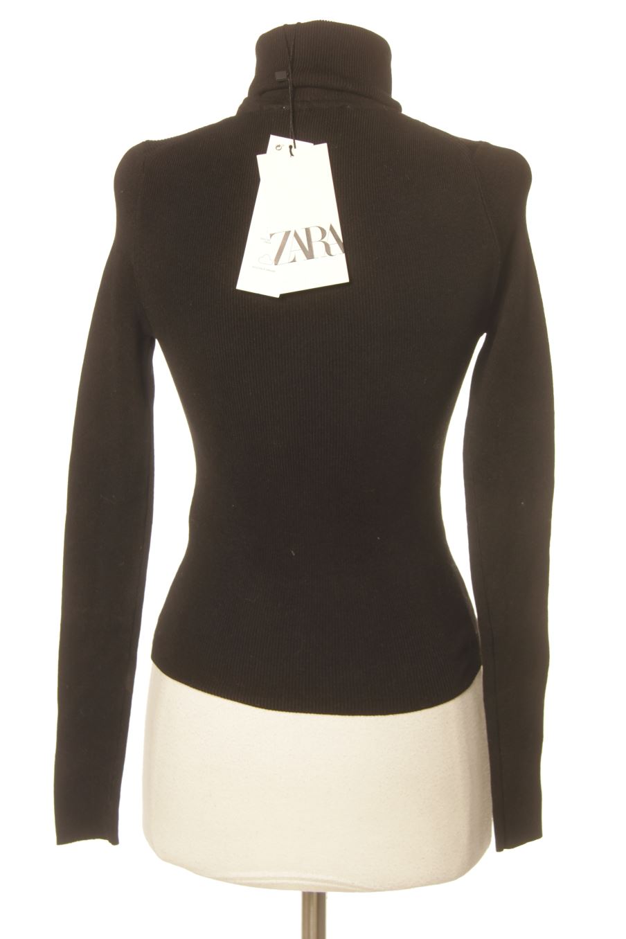 Pull Zara de la taille S, de couleur noir