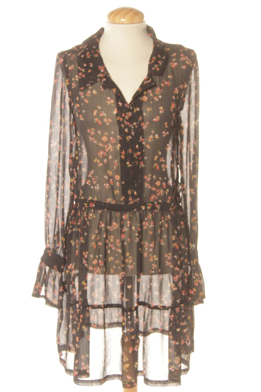 Robe casual Mango de la taille S, de couleur fleurs