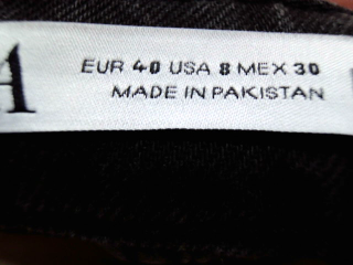 Vaqueros de Zara de la talla 40, de color negro de ropa vaquera