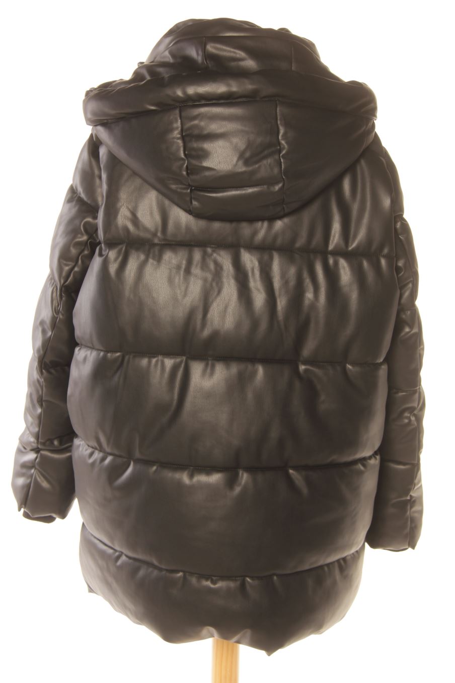 Abrigo de Zara de la talla L, de color negro