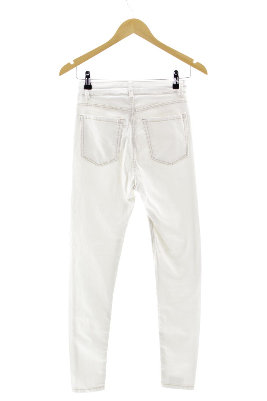 Jeans Bershka de la taille 36, de couleur blanc de denim