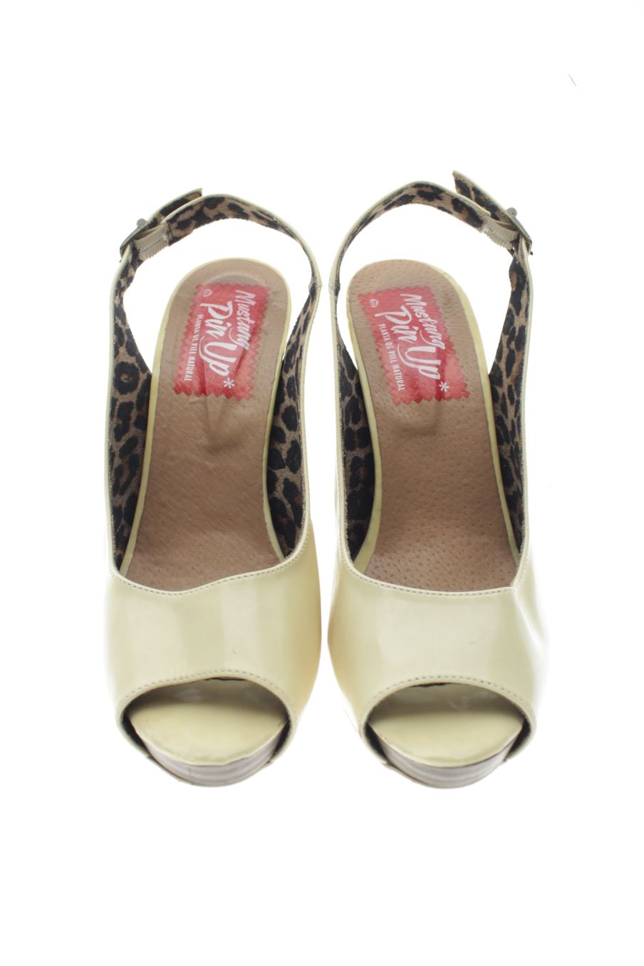 Zapatos de tacon de Mustang de la talla 39, de color beige de